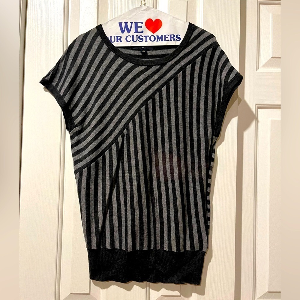 Banana Republic XS sweater vest in black and grey stripe - Picture 1 of 7